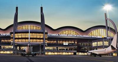 В аэропорту Стамбула запретили встречать пассажиров с именными табличками