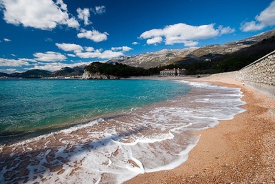 Пляжи Черногории получили 